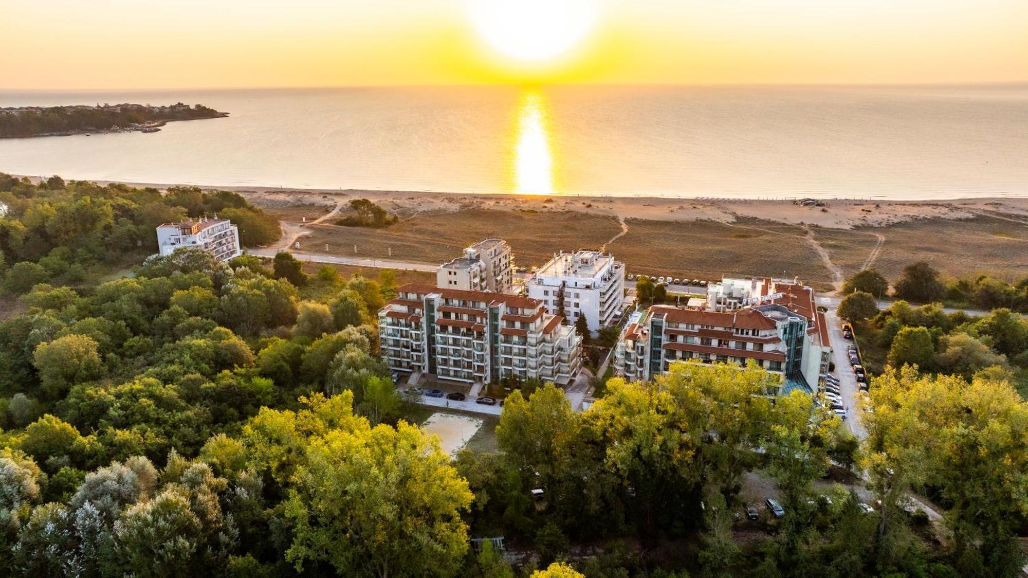 Aparthotel Hotel Prestige City II Primorsko Buitenkant foto