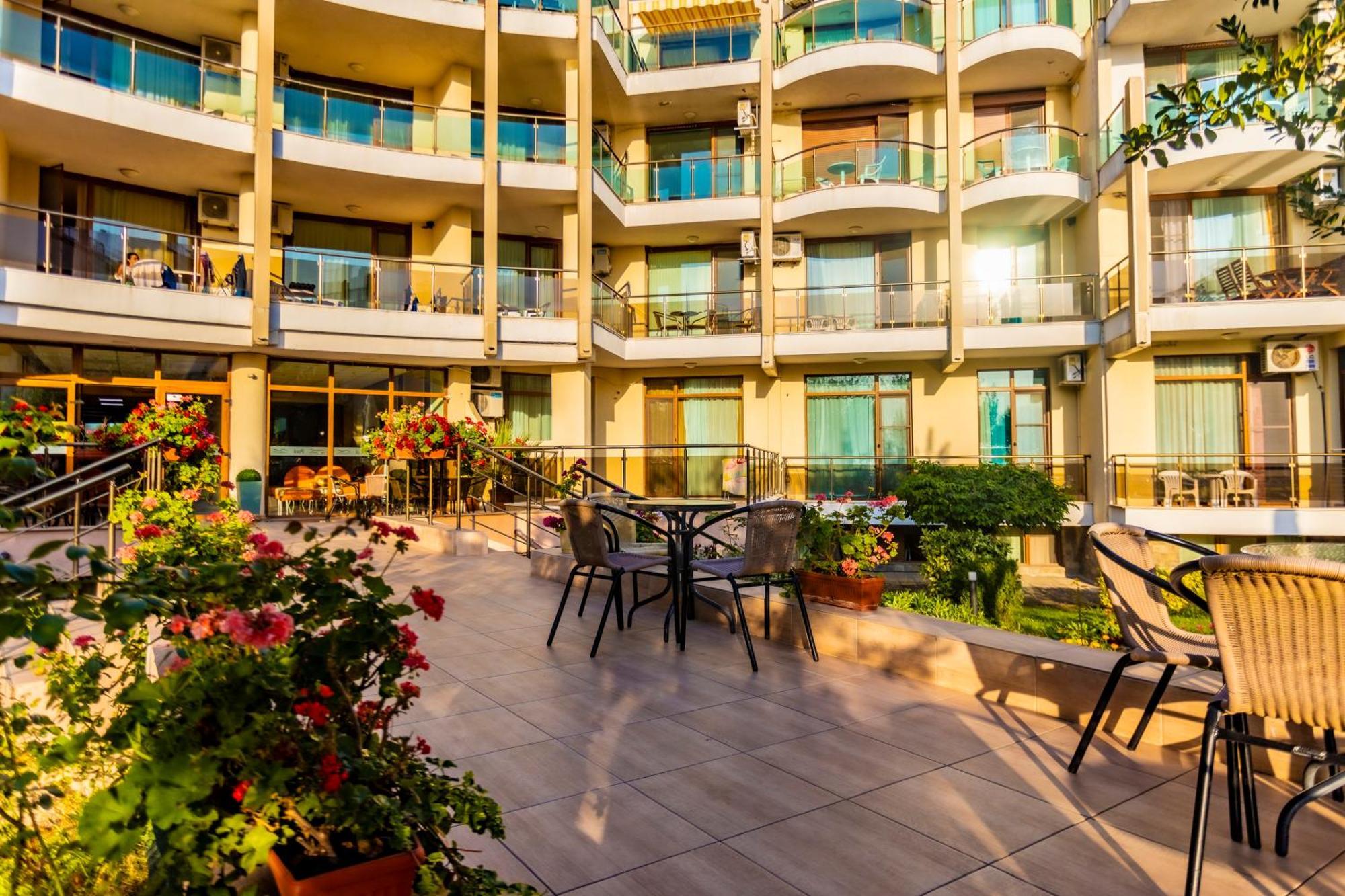 Aparthotel Hotel Prestige City II Primorsko Buitenkant foto