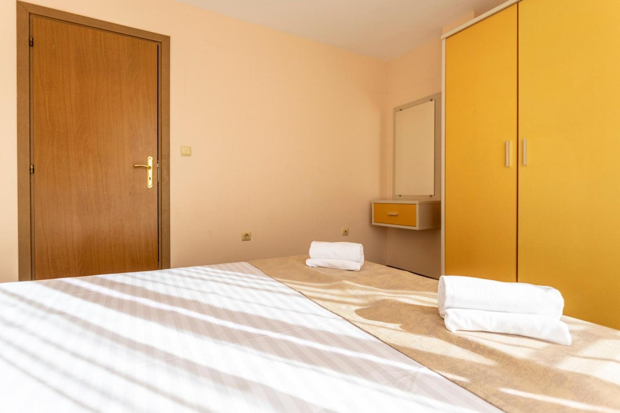 Aparthotel Hotel Prestige City II Primorsko Buitenkant foto