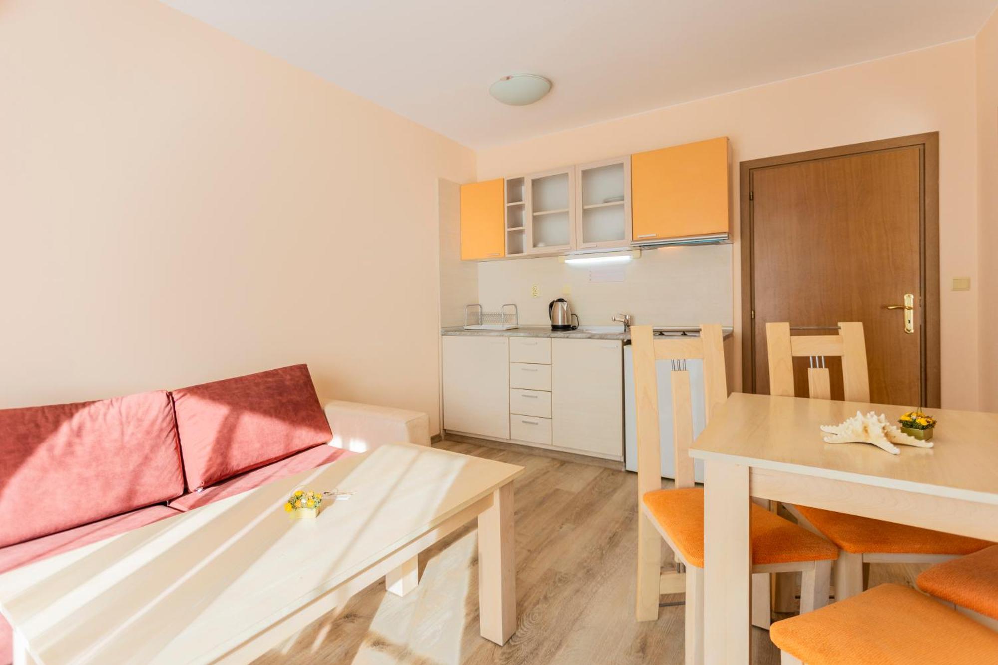 Aparthotel Hotel Prestige City II Primorsko Buitenkant foto